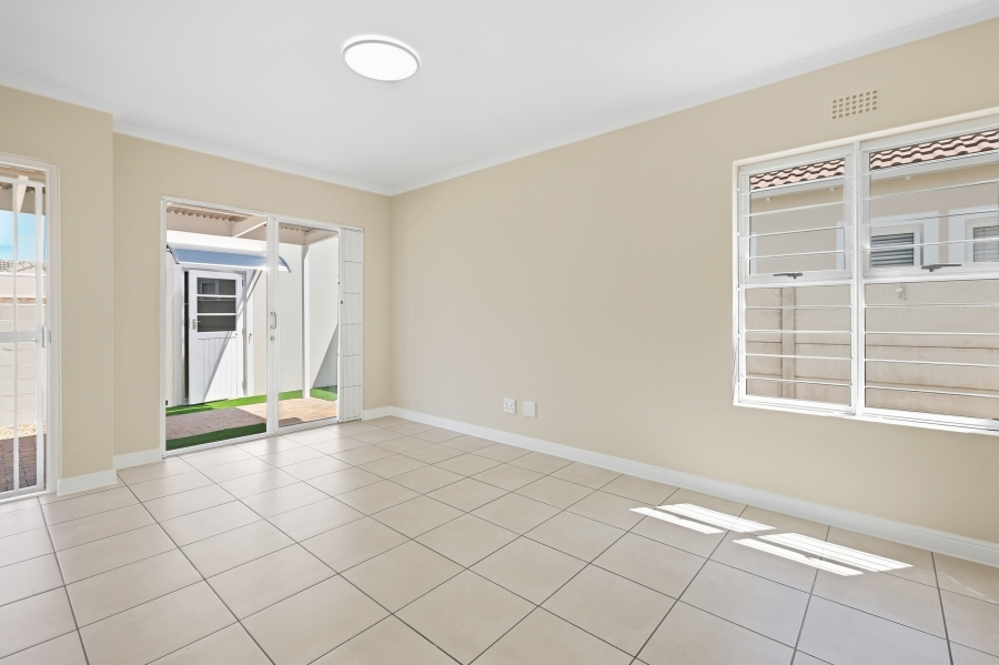 2 Bedroom Property for Sale in Sunningdale Western Cape
